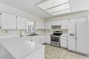 2227 Grand Cypress Dr, Lakeland, FL 33810 - Photo 4