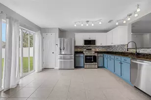 11136 Golden Silence Dr, Riverview, FL 33579 - Photo 16