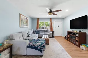215 Carla Ann Ct, Auburndale, FL 33823 - Photo 2