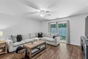 6270 Manitoba Dr, Lakeland, FL 33805 - Photo 2