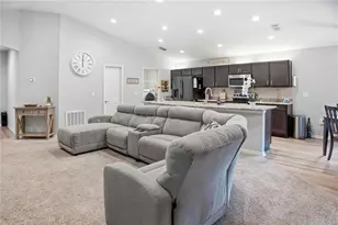 931 Pearly Ridge Ln, Lakeland, FL 33809 - Photo 4
