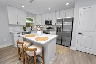 521 Skyline Dr E, Lakeland, FL 33801 - Photo 14