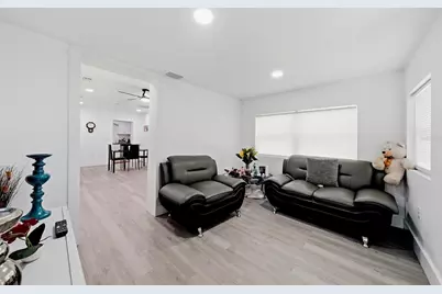 10124 N Hyacinth Avenue, Tampa, FL 33612 - Photo 2