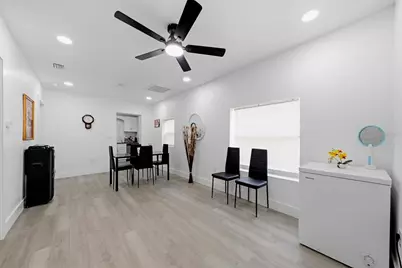 10124 N Hyacinth Avenue, Tampa, FL 33612 - Photo 16
