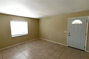 215 E Hibiscus Dr, Lakeland, FL 33803 - Photo 2