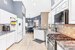 5622 Fischer Dr, Lakeland, FL 33812 - Photo 4