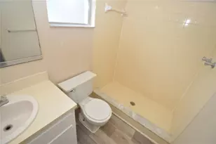 828 Cinnamon Dr E, Winter Haven, FL 33880 - Photo 14
