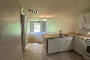 1011 Fox Lake Dr, Lakeland, FL 33809 - Photo 4