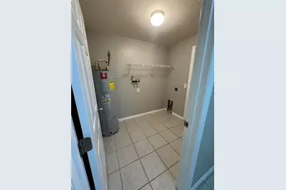 1011 Fox Lake Drive, Lakeland, FL 33809 - Photo 10