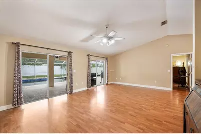 7512 Floral Circle E, Lakeland, FL 33810 - Photo 8