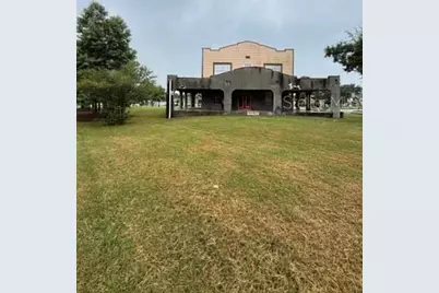 375 W Bay Avenue, Eagle Lake, FL 33839 - Photo 1