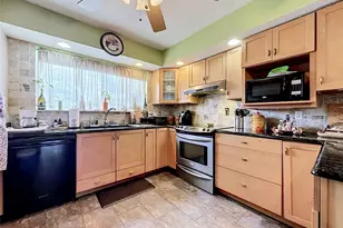 6305 Newtown Cir, Tampa, FL 33615 - Photo 6