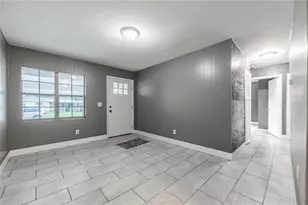 1026 Canal Dr W, Lakeland, FL 33801 - Photo 4