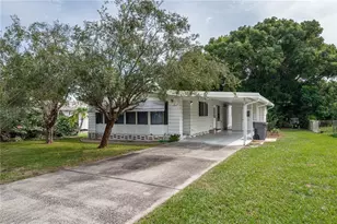 528 Skyline Dr W, Lakeland, FL 33801 - Photo 1