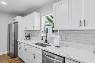 211 W Valencia St, Lakeland, FL 33805 - Photo 8