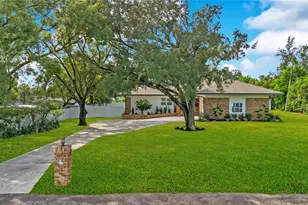 2637 Grace Manor, Lakeland, FL 33812 - Photo 2
