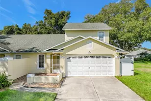 8805 Courtyard Ln, Groveland, FL 34736 - Photo 4
