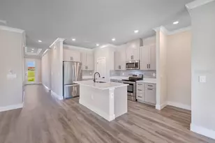 2203 W Lowry Ave, Plant City, FL 33563 - Photo 2