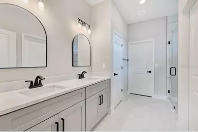 2203 W Lowry Avenue, Plant City, FL 33563 - Photo 10