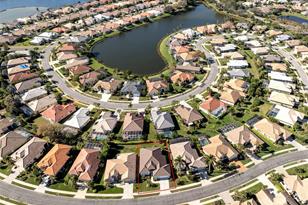 684 Lakescene Dr - Photo 4