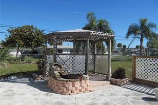 565 Shamrock Blvd - Photo 12