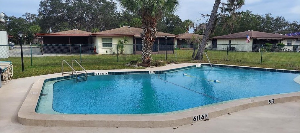 3251 Ramblewood Dr, Sarasota FL  34237-3817 exterior