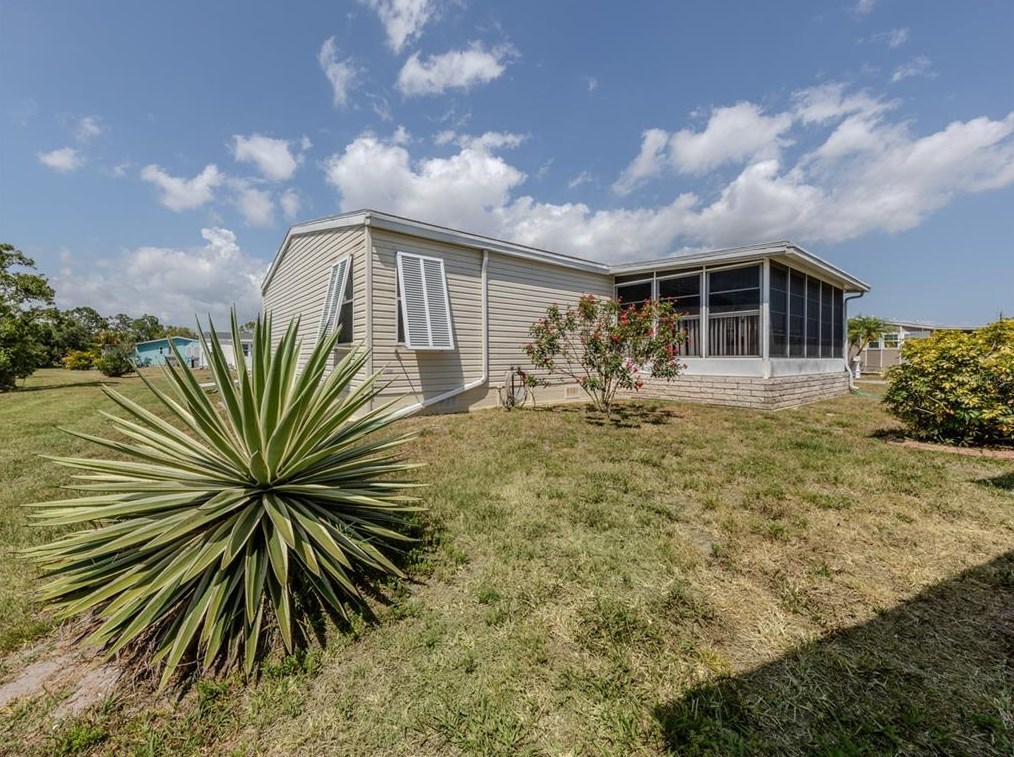 595 Portside Dr, Venice FL  34287-6514 exterior