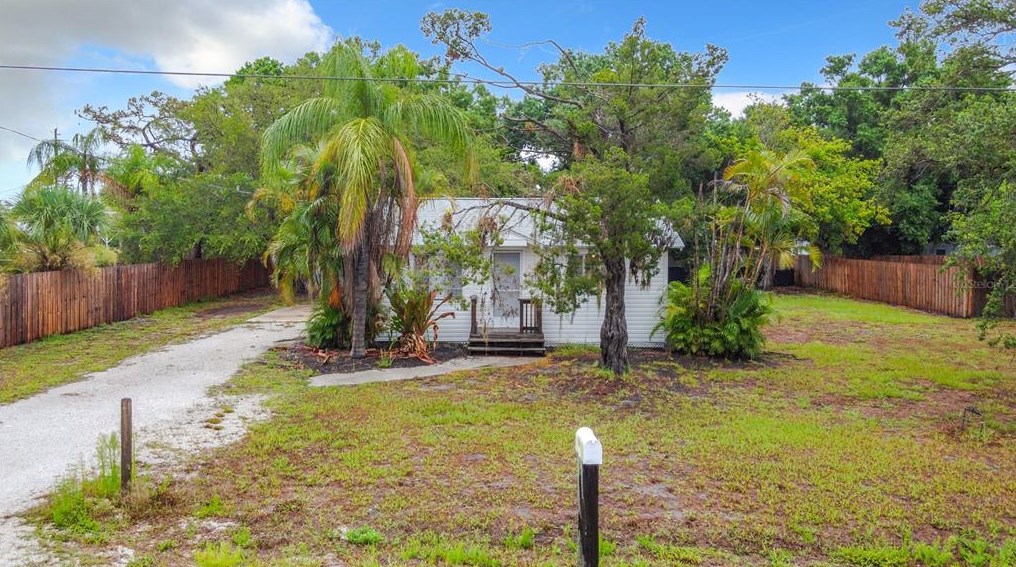 304 River Blvd, Nokomis, FL 34275-2809
