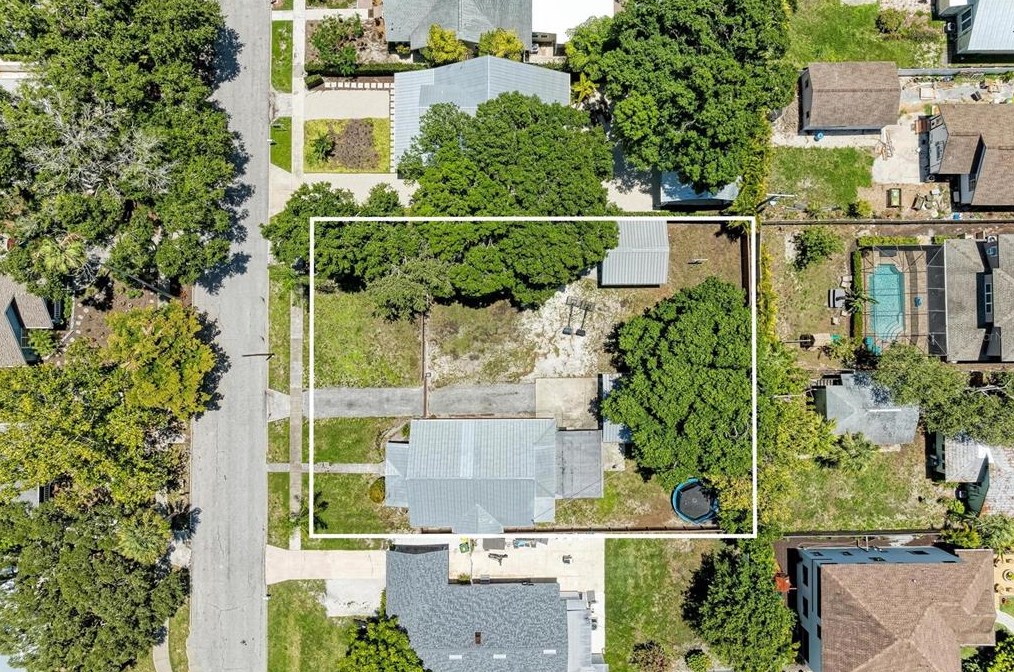 2258 Arlington St, Sarasota, FL 34239-2441