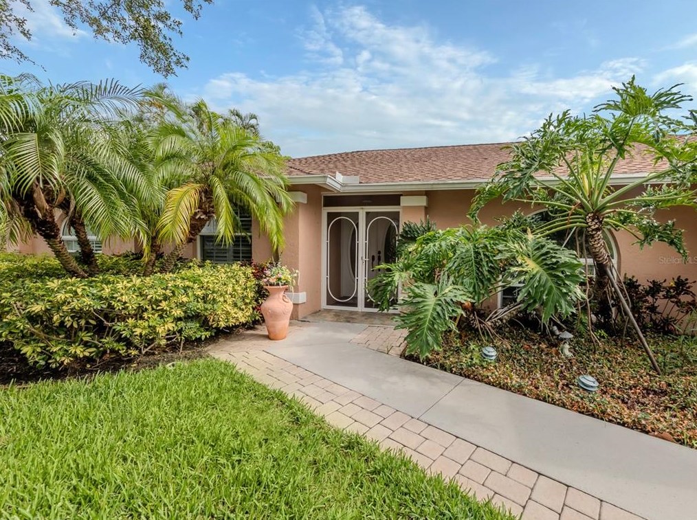 672 Eastpointe Ct, Sarasota, FL 34232