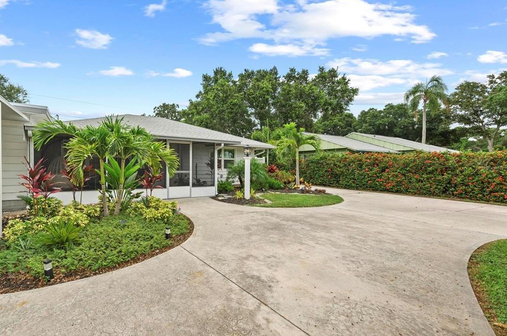 2751 Nancy St, Sarasota, FL 34237