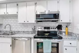 618 Bird Bay Dr S, Venice, FL 34285 - Photo 8