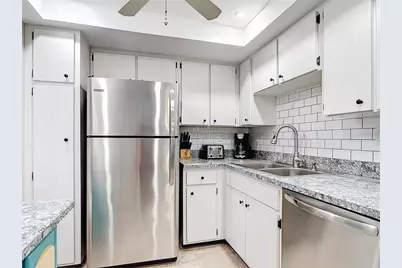 618 Bird Bay Drive S #202, Venice, FL 34285 - Photo 10