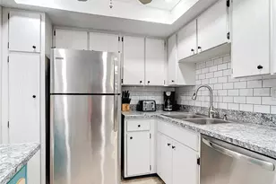 618 Bird Bay Dr S, Venice, FL 34285 - Photo 10