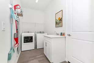 17672 Santorini Ct, Venice, FL 34293 - Photo 40