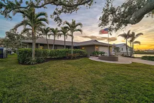 641 Bayshore Rd, Nokomis, FL 34275 - Photo 2