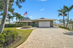 641 Bayshore Rd, Nokomis, FL 34275 - Photo 6