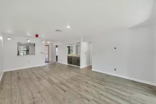 275 Mission Trail W, Venice, FL 34285 - Photo 8