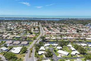 51 Oakwood Dr N, Englewood, FL 34223 - Photo 36