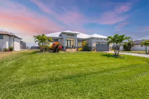 226 W Pine Valley Ln, Rotonda West, FL 33947 - Photo 2