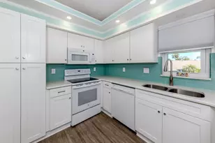 1041 Capri Isles Blvd, Venice, FL 34292 - Photo 14