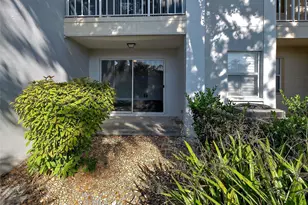 429 Cerromar Ln, Venice, FL 34293 - Photo 2