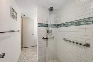 3845 Lake Bayshore Dr, Bradenton, FL 34205 - Photo 18