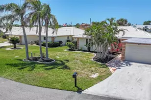 120 Villa Dr, Osprey, FL 34229 - Photo 2