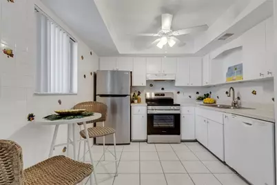 360 Base Avenue E #413, Venice, FL 34285 - Photo 2