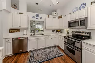 553 Fallbrook Dr, Venice, FL 34292 - Photo 12