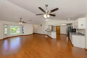 976 Euclid Rd, Venice, FL 34293 - Photo 6