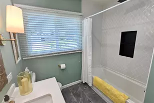 2353 Bal Harbour Dr, Venice, FL 34293 - Photo 32