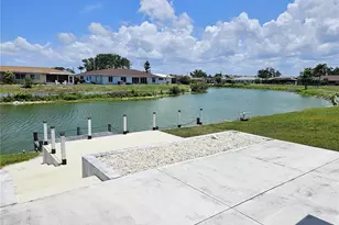 2353 Bal Harbour Dr, Venice, FL 34293 - Photo 10