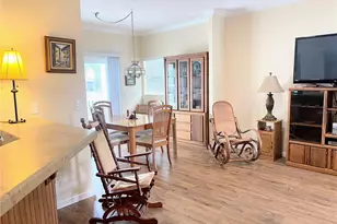 660 N Green Cir, Venice, FL 34285 - Photo 4